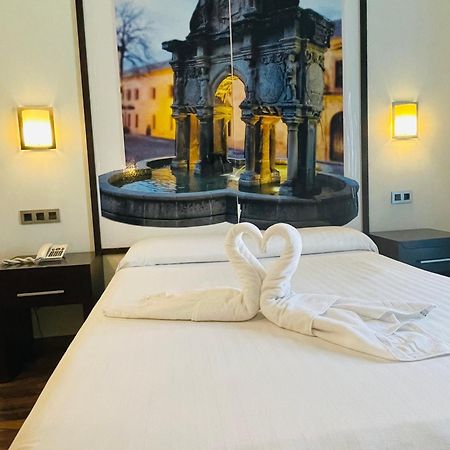 Hostal Aznaitin Baeza Exteriör bild