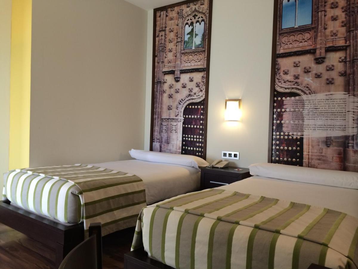 Hostal Aznaitin Baeza Exteriör bild