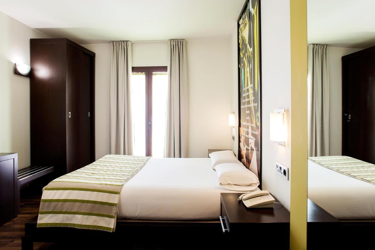 Hostal Aznaitin Baeza Exteriör bild