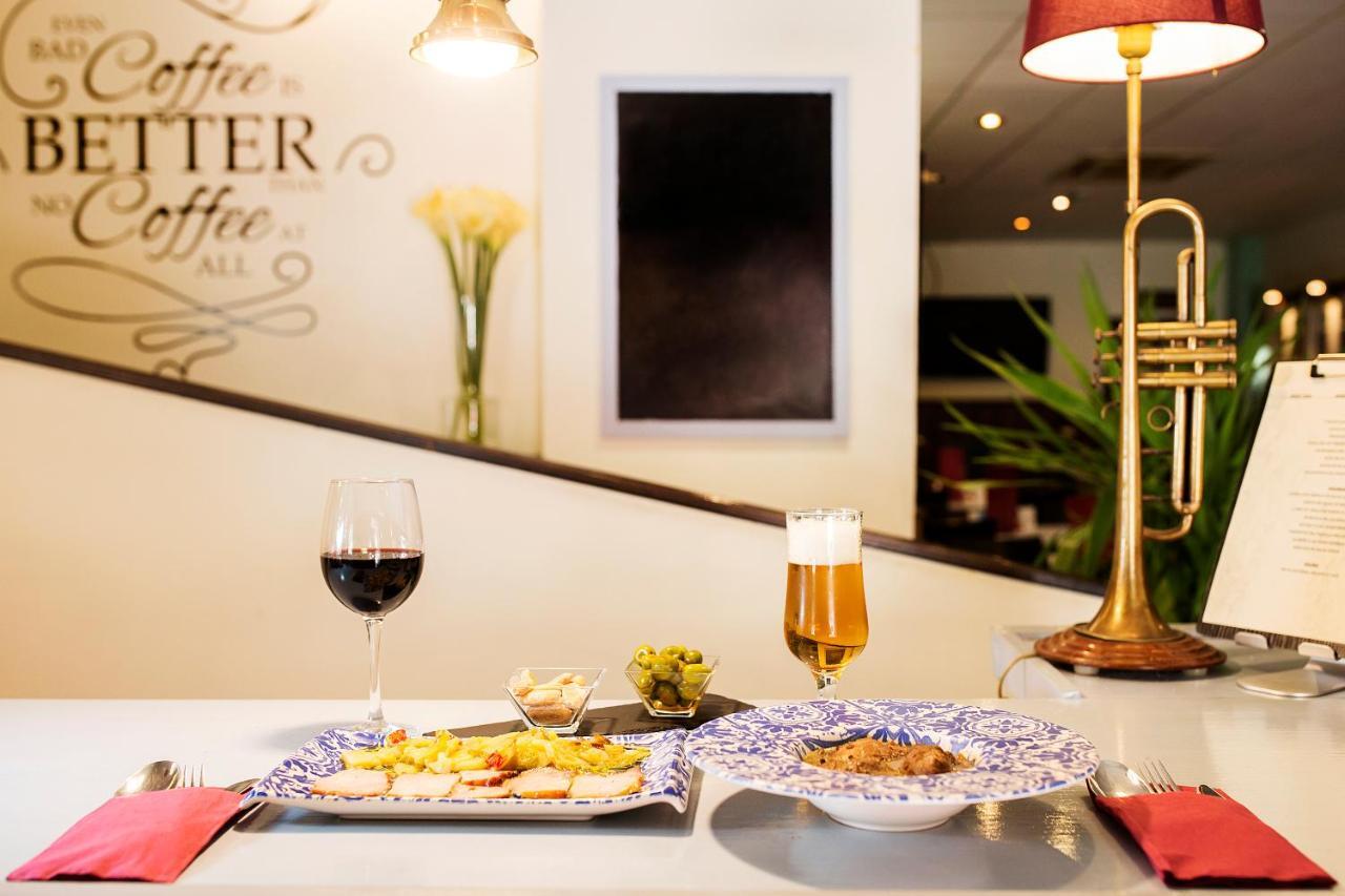 Hostal Aznaitin Baeza Exteriör bild
