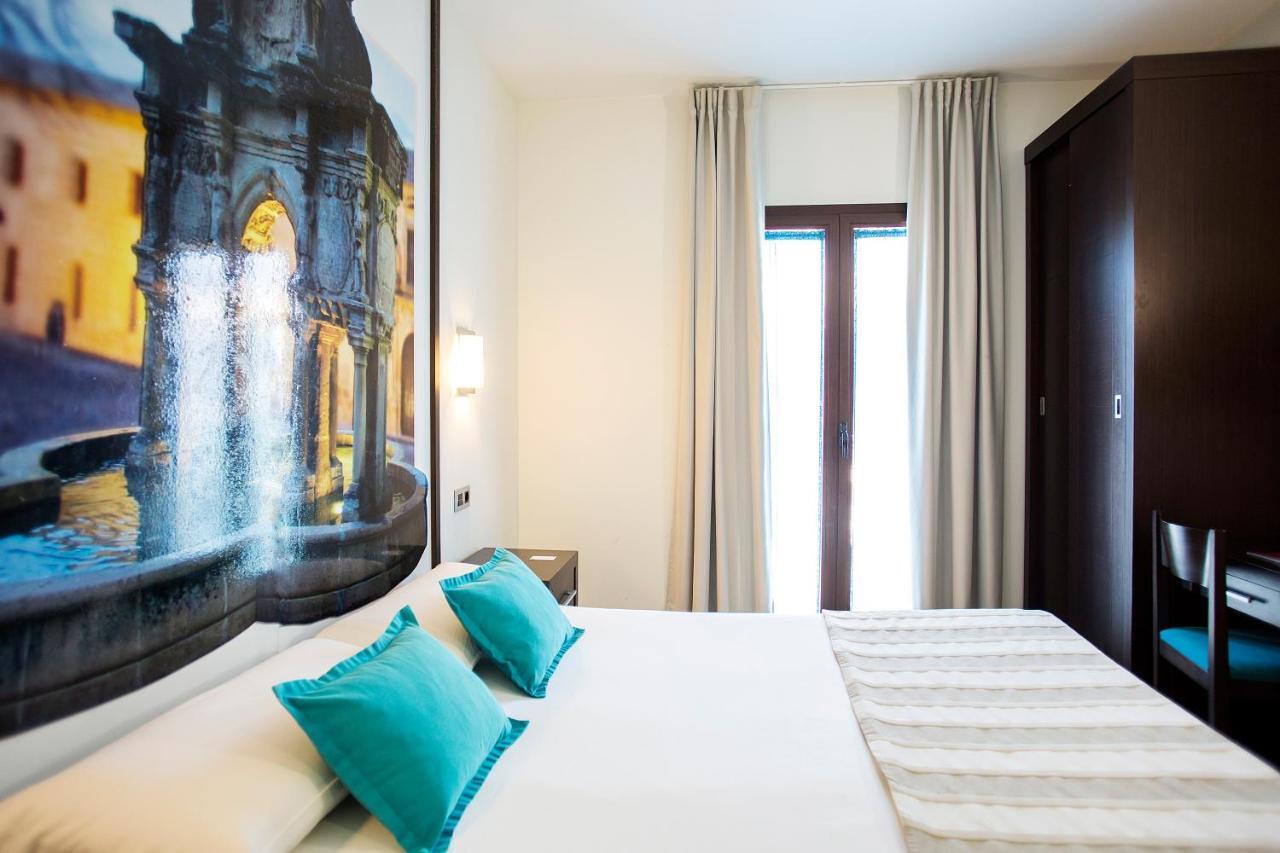 Hostal Aznaitin Baeza Exteriör bild